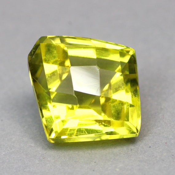 7.25カラットのレモンクォーツ：ブラジル産の希少なファンシーイエロー