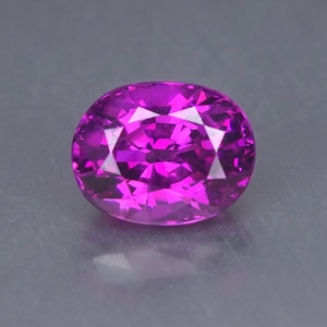 preciosa suelta sin calentar de 0,94 quilates. ¡Tamaño de anillo excepcional! Combinación de tulipán de color púrpura extraído de la tierra.