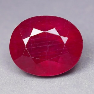 5,67 karaat 100% natuurlijke robijn, ringmaat! Afrikaanse rode robijn, met glas gevuld.