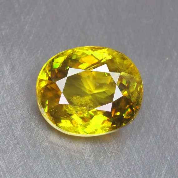 スフェーン 2.47 CT 本物の希少な黄緑色の非加熱 100% 天然スフェーン