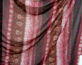 Rabatt Stoff Sale!!! Hi-Multi Chiffon geometrischer Blumendruck mit glänzenden weinroten Lurexlinien 150 cm, bedruckter Sommer- Chiffonstoff Meterware