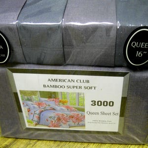 以下が含まれることがあります： グレーのクイーンサイズ3000スレッドカウントのシーツセットは、超ソフトなバンブー素材で作られています。セットには、追加の枕カバーが2枚含まれています。パッケージには、「American Club」というブランド名と「Queen 16」というサイズが表示されています。