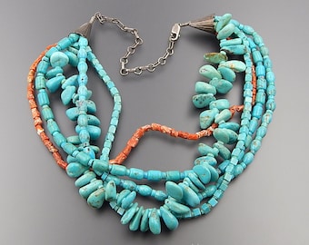 ナバホ族スターリングシルバーターコイズペンダントとコーラルビーズ