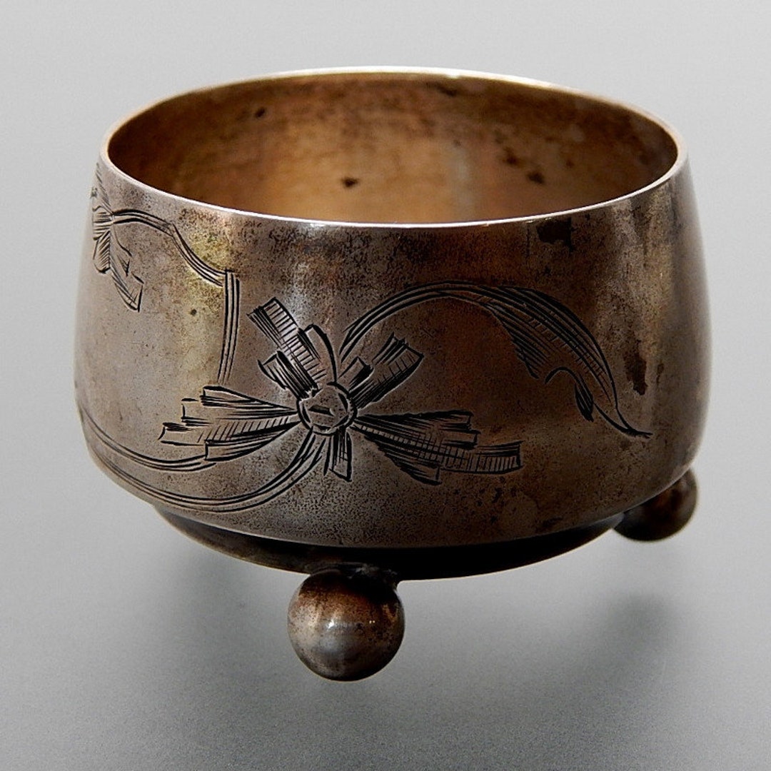 Antique Russian Moscow Kokoshnik Mark 84 Silver Etched Ribbons Footed