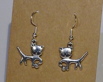 Playing cat earrings - earhangers charm pendant tibetan silver color antique animal kitty kittycat