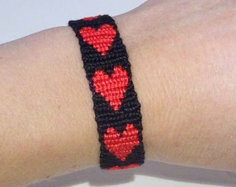 Hearts friendship bracelet - love red macrame heart wristband valentine hippie boho mochila bresilien bohemian