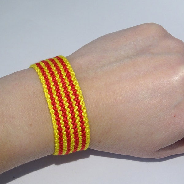 Catalunya flag bracelet - macramé Catalonia Catalonha handwoven giftidea support country championship macrame spain espana
