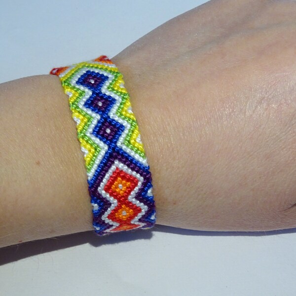 Friendship bracelet - macrame, gypsy, mochila, hippie, braided, ethnic, bresilien, wayuu, tribal, folk, boho, bohemian, gift idea, aztec