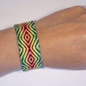Pulsera tejida a mano con tejido de tabletas, estilo étnico, con motivos arcoíris, estilo bohemio, hippie, gitano, algodón, amistad.