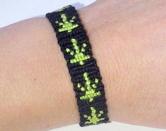 Cannabis leaf friendship bracelet - weed marijuana drug macrame hemp marijuana wristband hippie boho mochila bresilien bohemian