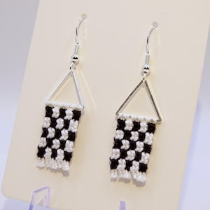Checkered flag earrings - Handmade macramé Racing Grand Prix Formula F1 Goodwood Monaco Spa race circuit Ferrari Red Bull motorsport finish