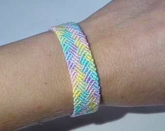 Friendship bracelet - macrame hippie pastel rainbow ethnic boho bohemian bresilien beachwear ibiza surfer wristband