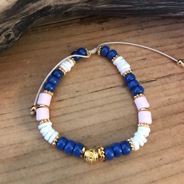 Bracelet Bahamas bleu foncé et rose pâle.