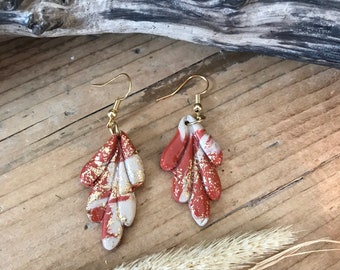 Boucles d’oreilles Lucienne feuilles terracotta et dorées.