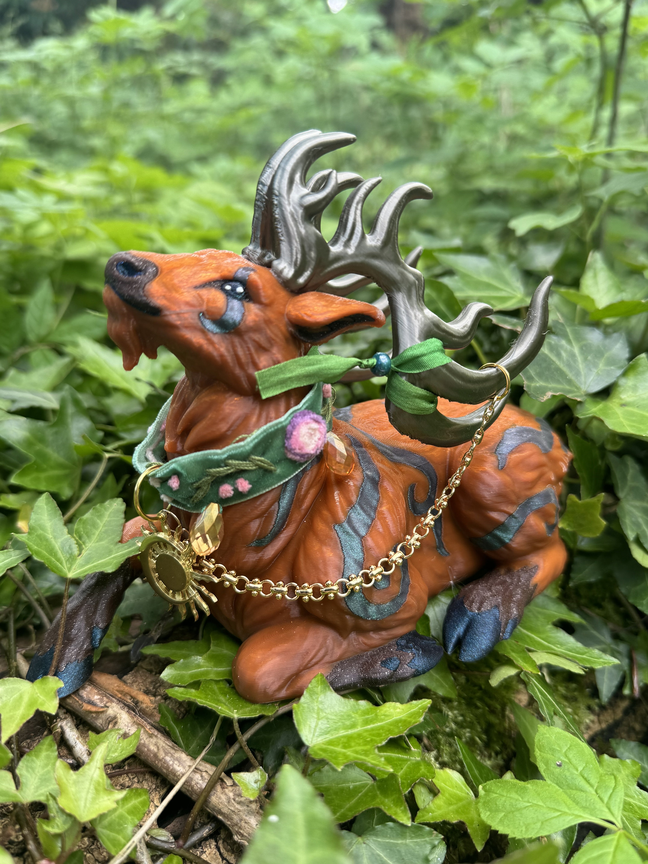 WORLD OF WARCRAFT  Legendary Tauren Druid 16 CM Figure under a 22 CM Glass Dome