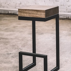Industrieller Barstuhl / Barstuhl aus Eiche / Barstuhl aus Holz / Moderner Barstuhl / Geometrischer Barstuhl / Industriemöbel / Rustikale Möbel