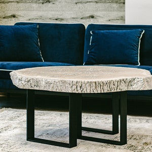 Couchtisch / Industrielle Möbel / Holztisch / Holzmöbel / Rustikale Möbel / Wohnkultur / Industrielles Dekor