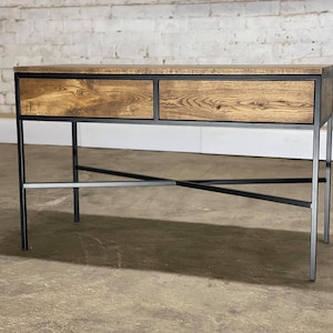 Konsolentisch / Beistelltisch / Industriemöbel / Rustikale Möbel / Holzmöbel / Wohnkultur / Eingangsbereich / Handgemachter Tisch