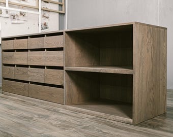 Cassettiera moderna in rovere, comò minimalista in legno massello, mobile contenitore su misura