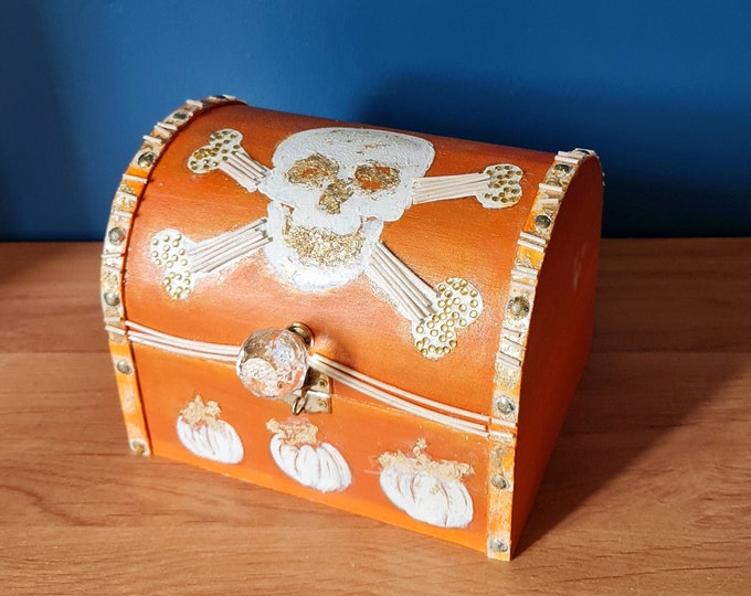 Funny jewelry box with skeleton decoration
