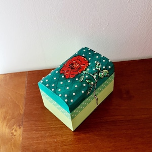 Romantische Schmuckschatulle, rote Rose