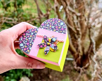 Decorated wooden jewelry box, heart box, pearly pink pearls.