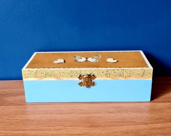 Rectangular decorated jewelry box, Valentine's Day gift.