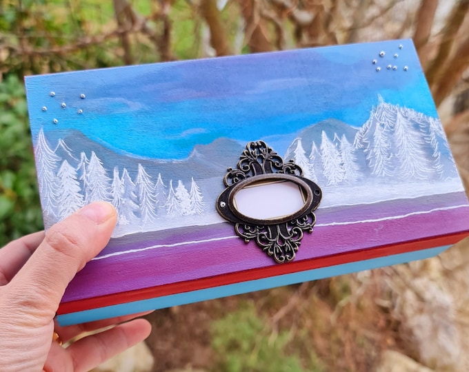 Frozen wooden jewelry box, ideal and original gift