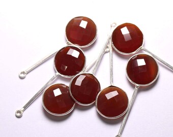 1 colgante largo facetado de ónix rojo, forma redonda, fabricación de joyas, dijes, hallazgos, bucle único, estación de bisel plateado, 15 x 42 mm con bucle.