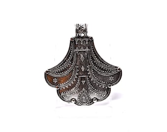 Colgante tribal alado de plata, 48 mm de largo, diseño étnico detallado, Rajastán, India, estilo bohemio gitano, collares de joyería.