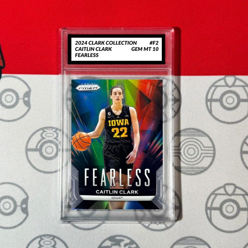 Cartão de novato Caitlin Clark RC classificado como 10, coleção Panini F2 2024, Fearless Prizm imagem 1
