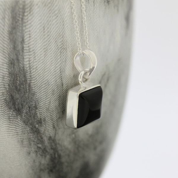 Collier Onyx carré / Pendentif Onyx / Collier Onyx argent sterling / Pendentif Onyx noir / Collier en pierre noire / Pierre Onyx noire / Onyx