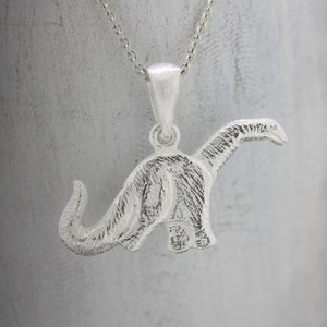 Silber Dinosaurier Anhänger/Veggiesaurus /Brachiosaurus Halskette/Sterlingsilber/Jura/langer Hals Dinosaurier /Kreidezeit