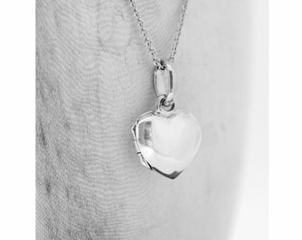 Silver Heart Locket / Small Heart / Silver Locket / Sterling Silver / Trace Chain / Momento / Plain Heart Locket / Locket Necklace