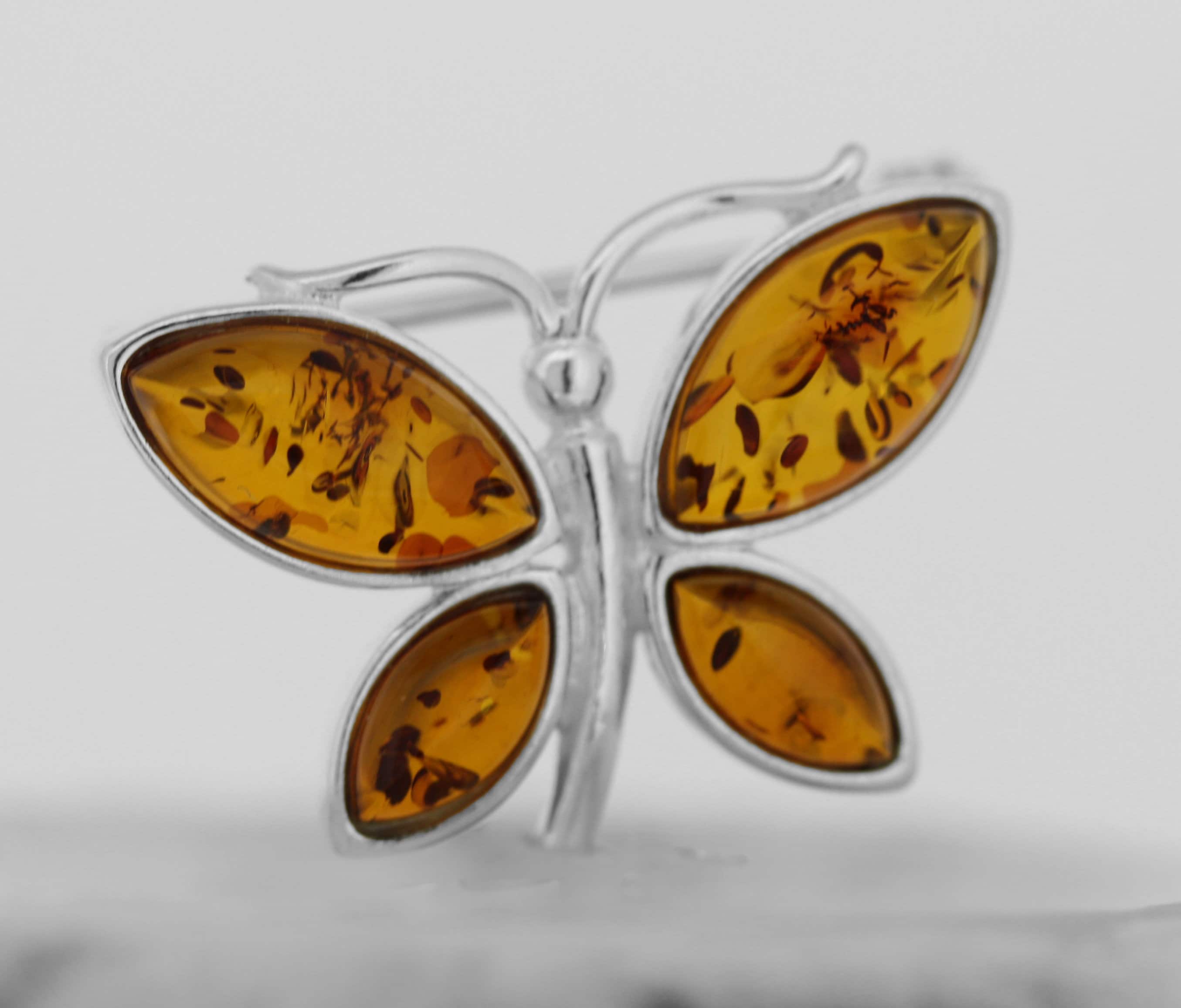 コニャックバルト海産琥珀の蝶のブローチ、スターリングシルバーのピン