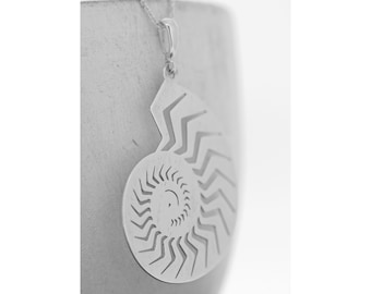 Sterlingzilveren ammoniethanger: ketting met fossielen werveling (30 mm x 49 mm)