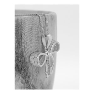 Collar de arco / Colgante de arco de plata de ley / Collar pequeño / San Valentín / Galentines / Collar de cinta / Collar de arco presente