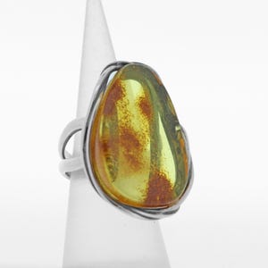 Anillo de ámbar coñac / Anillo de ámbar color miel talla N / Anillo de ámbar en plata de ley / Anillo de ámbar de forma libre / Anillo de ámbar báltico con cabujón