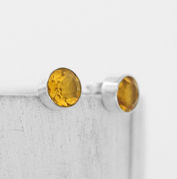 8mm Round Faceted Studs Earrings 8mm Round Faceted Studs Earrings