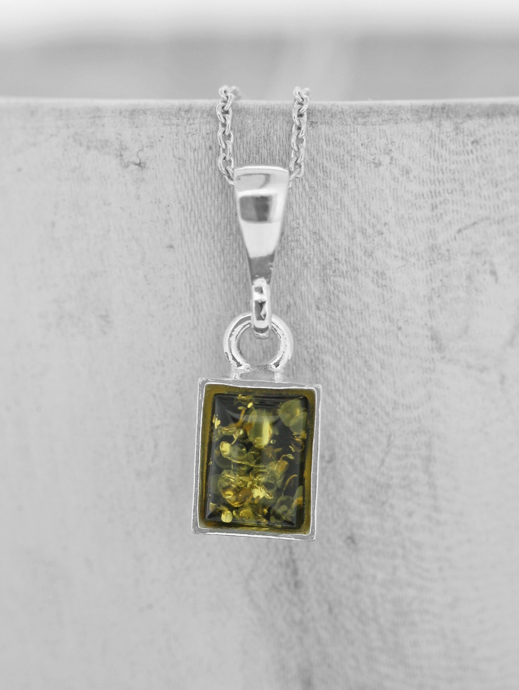 グリーンバルト海産琥珀ペンダント：長方形シルバーネックレス - Etsy 日本
