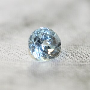 Faceted Blue Topaz Stone / 5mm / 6mm  Blue Cut Stone / loose stones / gemstone / Blue Topaz gemstone / jeweller / jewellery making