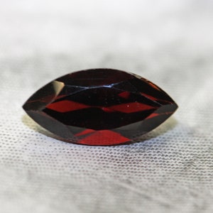 Faceted Garnet Stone / 9 X 7mm / 8 X 6mm / Oval Faceted / Red Cut Stone /  Loose Stones / Gemstone / Red Garnet Gemstone / Jewellery Making 