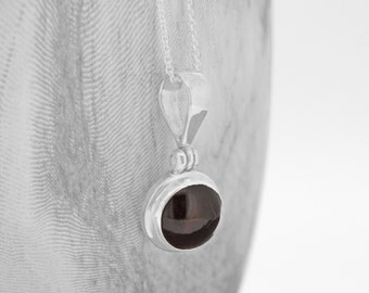 Garnet Necklace / Garnet Pendant / Sterling Silver Garnet Necklace / Red Pendant / Red Stone Pendant / January Birthstone