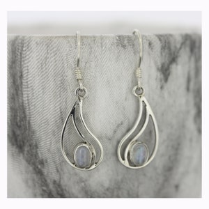Moonstone Earrings / Moonstone Drop Earrings / Rainbow Dangle Earrings / Rainbow Moonstone Earrings / Oval Moonstone / April Birthstone
