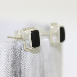 Rechthoekige zwarte onyx sterlingzilveren oorknopjes