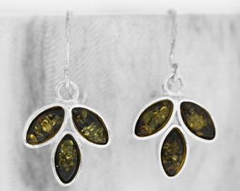 リーフグリーンバルト海産琥珀のイヤリング：スターリングシルバーの