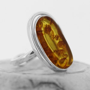 Anillo de ámbar de coñac / Anillo de ámbar de color miel tamaño N / Anillo de ámbar de plata esterlina / Anillo de ámbar de forma libre / Anillo de cabujón de ámbar báltico