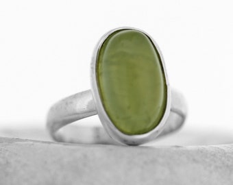 Silver Oval Prehnite Ring / Sterling Silver Prehnite Ring / Oval Shape Light Green Ring / Pale Green Stone / Sterling Silver / Natural Stone