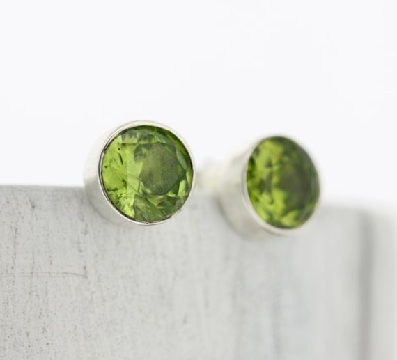 8mm Round Faceted Studs Earrings 8mm Round Faceted Studs Earrings