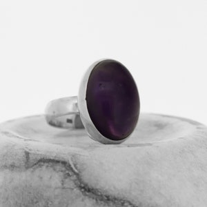 Oval Amethyst Ring Size K / Sterling Silver Purple Amethyst Ring / Light Purple / February Birthstone / Aries Zodiac / Valentines